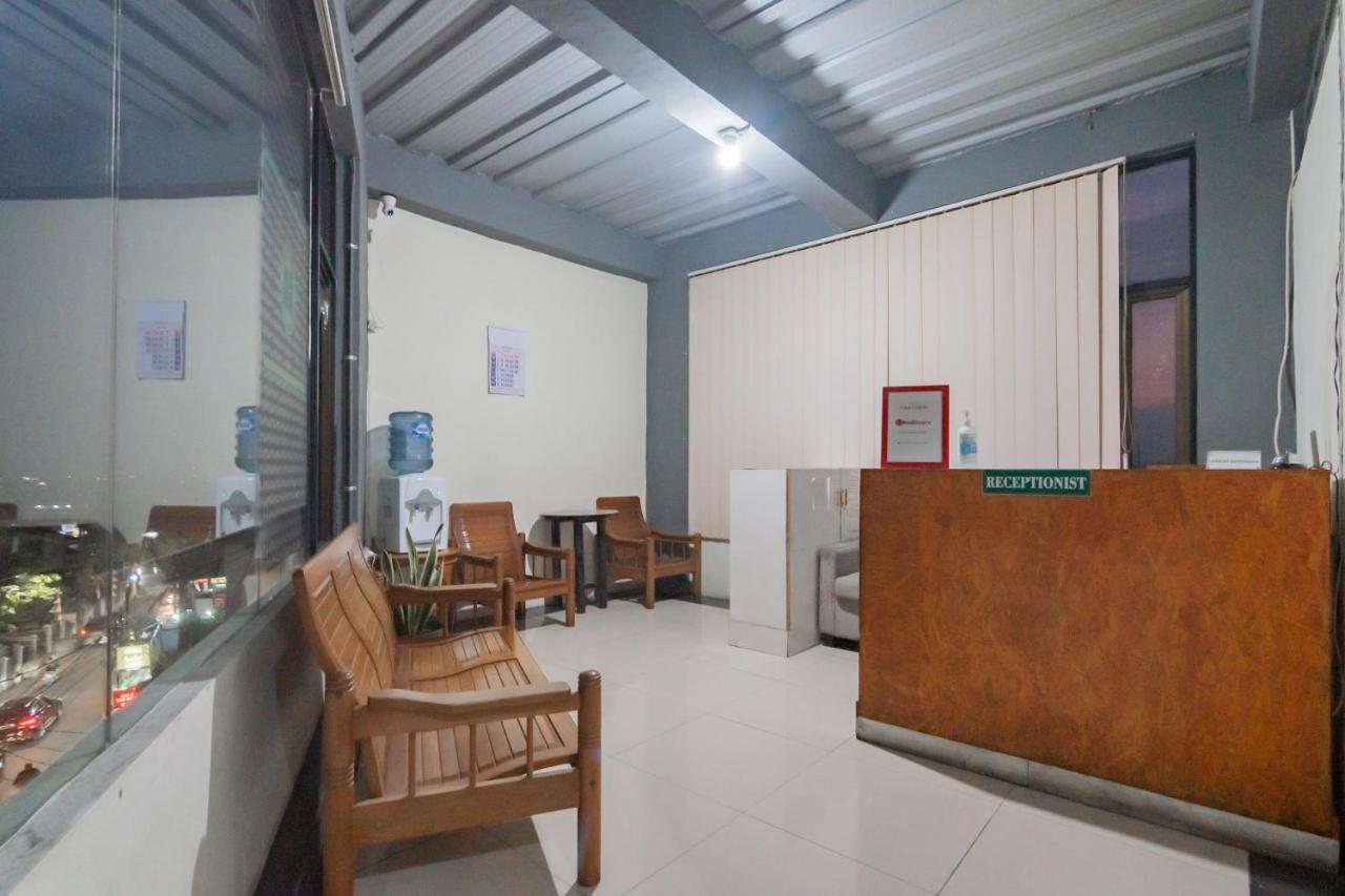 Готель Reddoorz Syariah At Cigadung Raya Street Бандунг Екстер'єр фото
